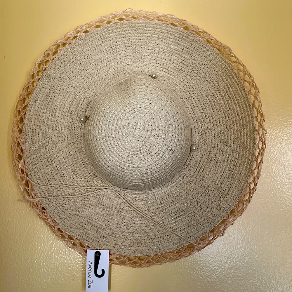 Avenue Zoe beach hat one size color cream very stylish big to cover